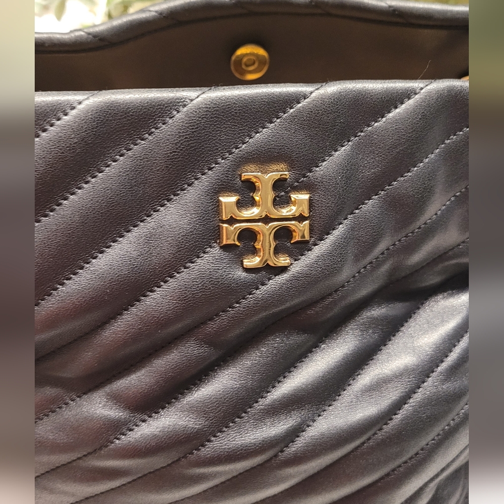 EUC Tory Burch KIRA CHEVRON TOTE Bag - Picture 2 of 11